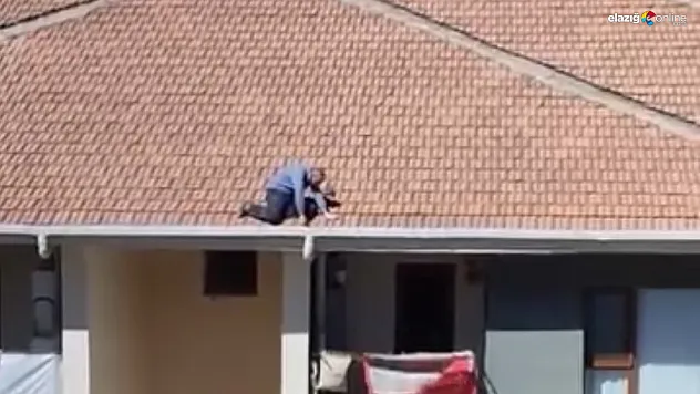 Elazığ'da Yürekleri Ağza Getiren Görüntü: Fırtınaya Rağmen Çatıda Böyle Çalıştı!