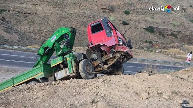 Freni boşalan vinç yoldan çıktı: 2 yaralı