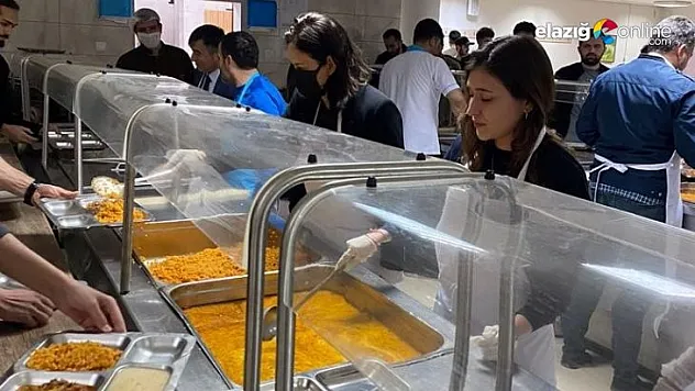 Fırat Üniversitesi kadın kollarından öğrencilere iftar programı