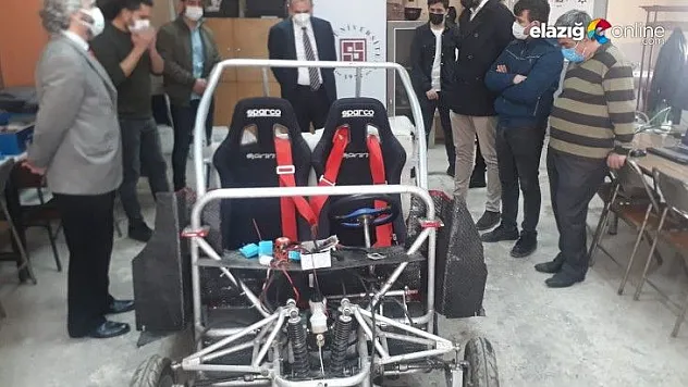 Rektör Göktaş, elektrikli aracı inceledi