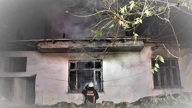 Gece yarısı facianın eşiğinden dönüldü: Yangına uykusunda yakalandı