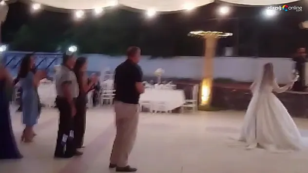 Elazığ'da Düğün Geleneğine Renk Geldi: Gelin Çiçeği Bu Kez Erkeklere Gitti!