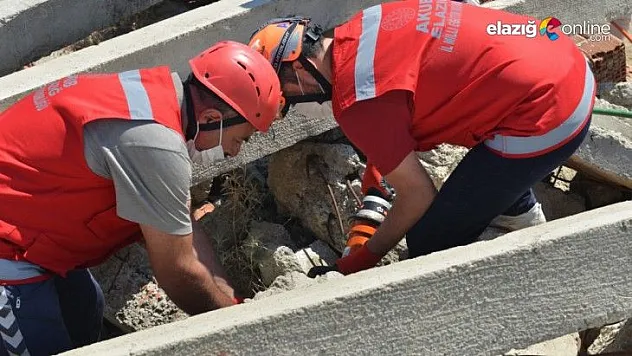 Gerçeği aratmayan deprem tatbikatı