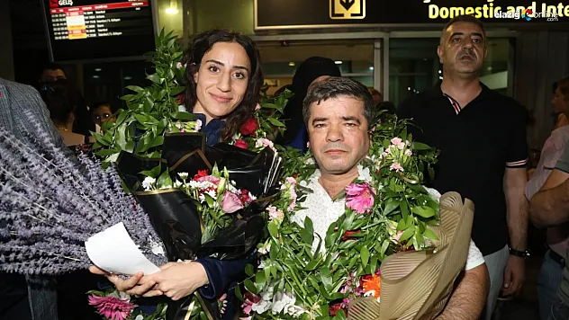 Gizem memleketi Elazığ'da coşkuyla karşılandı