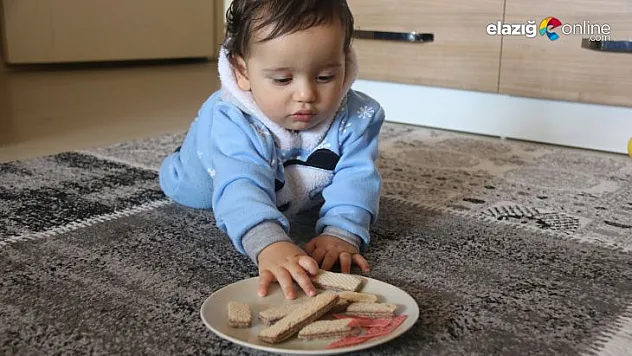 Gofretin içinden çıkan kağıtlar nedeniyle 10 aylık bebek ölümden döndü