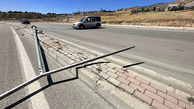 Kontrolden çıkan araç aydınlatma direğine çarptı!