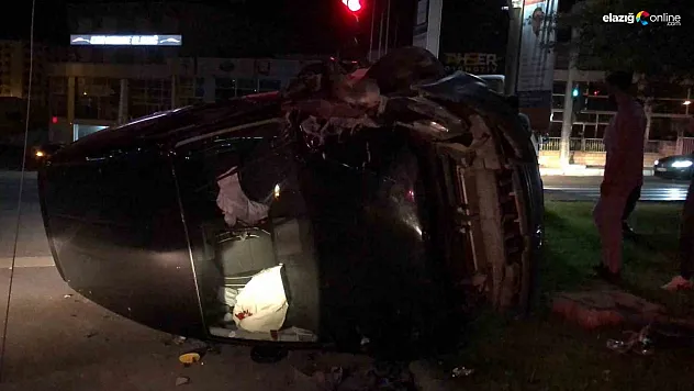 Hafif ticari araç yan yattı, emniyet kemeri hayat kurtardı