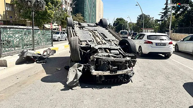 Elazığ'da otomobil takla attı! 3 yaralı