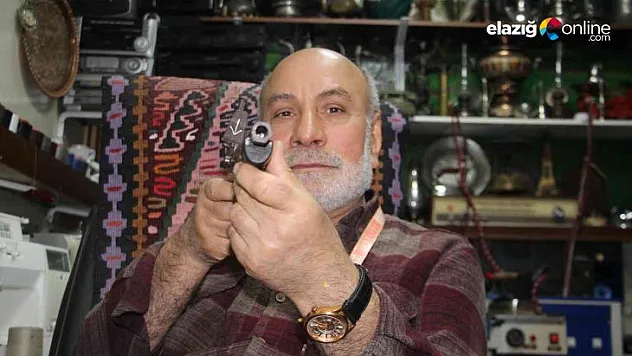 Müşterilerine tarihte yolculuk yaptıran terzi dükkanı