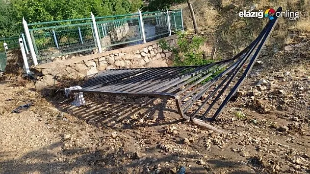 Hozat'ta sel, alt ve üst yapıya zarar verdi