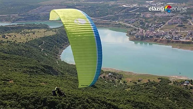 Huzur şehri Tunceli'de yamaç paraşütü heyecanı