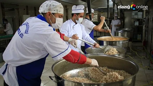 İftar çadırı kurulmadı ama kazanlar ihtiyaç sahipleri için kaynadı