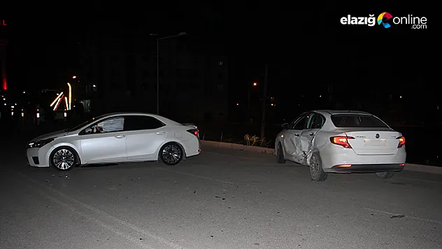 İki otomobilin çarpıştığı kazada 4 kişi yaralandı