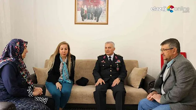 Ali Komutan ve eşi, şehit annelerini yalnız bırakmadı