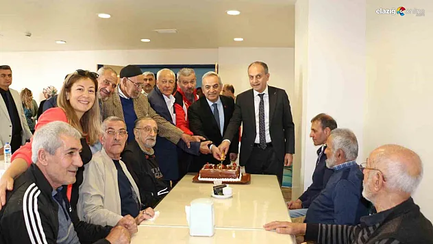 Huzurevi Sakinleriyle Sıcak Buluşma: İl Sağlık Müdürü Dr. Gecekuşu'ndan Anlamlı Ziyaret!