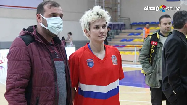 Işıl Alben'e Elazığlılar'dan yoğun ilgi