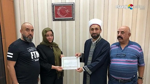 İslamiyet'ten etkilen Bulgaristanlı kadın, Müslüman oldu