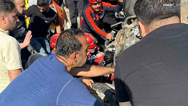 İstinat duvarına çarpan araçta sıkışan 2 kişi kurtarıldı