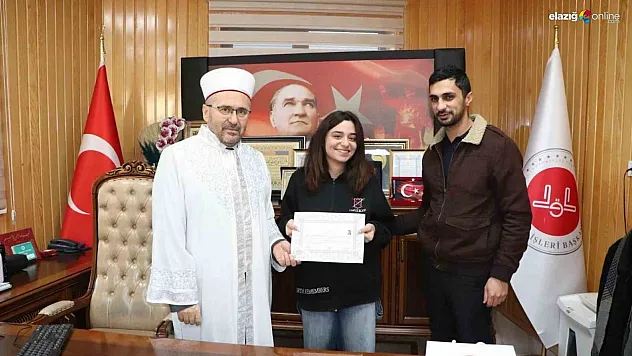 Elazığ'da Duygusal Anlar! İtalya Vatandaşı Martina Müslüman Oldu!