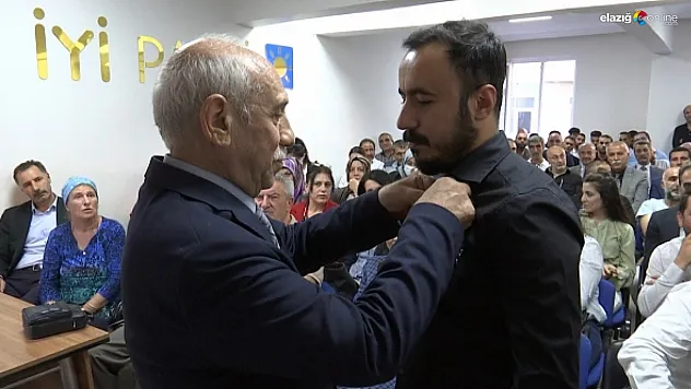 İYİ Parti Elazığ İl Başkanlığı, yeni üyelerle yoluna devam ediyor! Yeni üyelere parti rozetleri takıldı