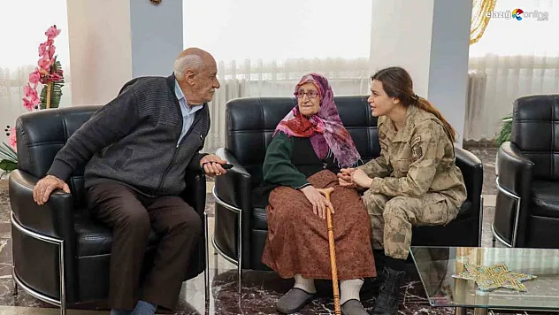 Elazığ Huzurevinde Unutulmaz Anlar: Jandarma, Yaşlılarla Birlikte Pasta Kesti!