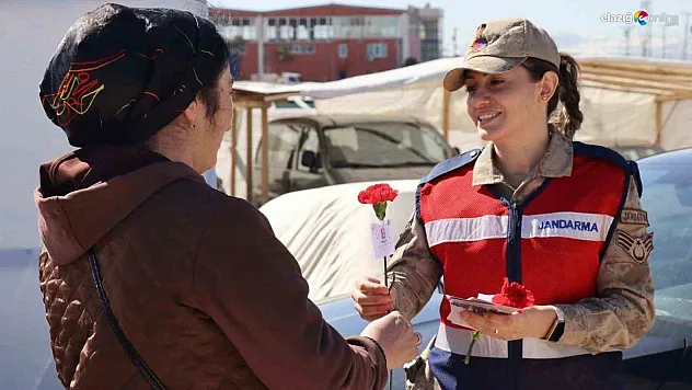 Elazığ Jandarma Ekiplerinden Kadınlara 8 Mart Sürprizi!