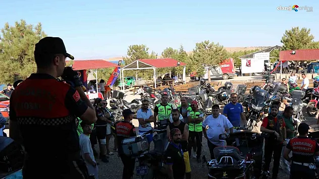 Elazığ jandarması bilgilendirici faaliyetlerini sürdürüyor