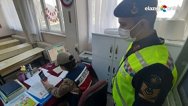 Jandarmadan öğrencilere EBA üzerinden eğitim