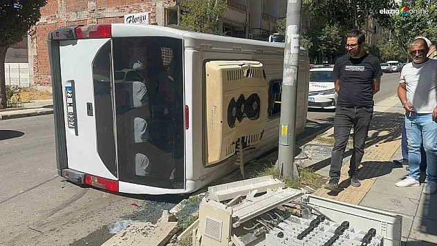 Rızaiye Mahallesi'nde Trafik Kazası: Yolcu Minibüsü Yan Yattı!