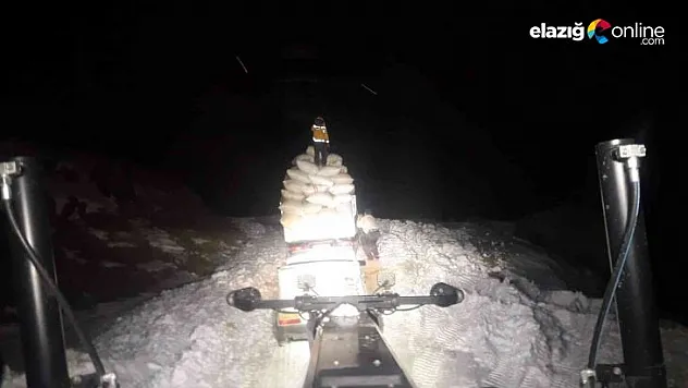 Mahsur kalan kamyonet, ekipler tarafından kurtarıldı