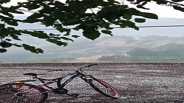 Aniden Bastırdı, Her Yeri Kapladı! Köy 10 Dakikada Beyaza Büründü!