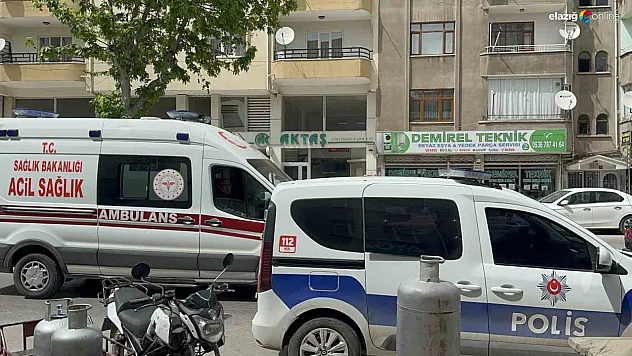 Kavgayı ayırayım derken yüzünden bıçaklandı!