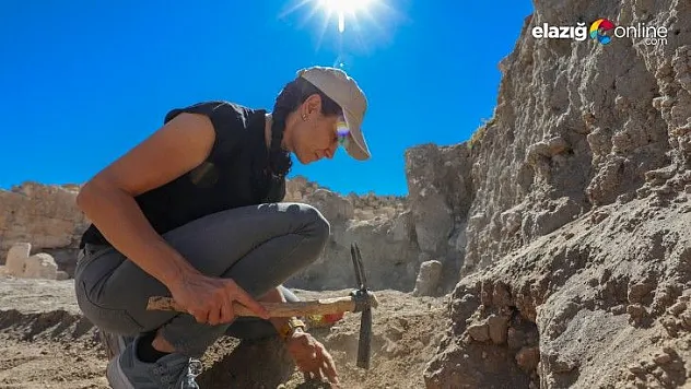 Kaymakam tarihin gün yüzüne çıkarılması için kazılarda gönüllü çalışıyor