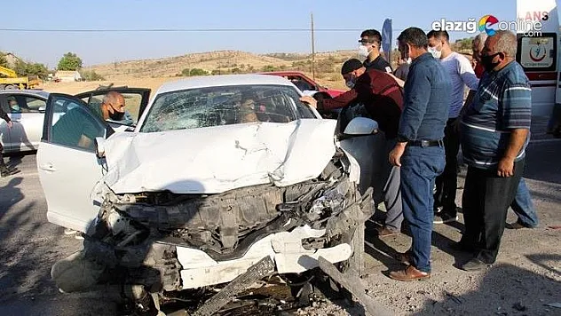 Kazada araçta sıkışan 4 yaralı için ekipler seferber oldu