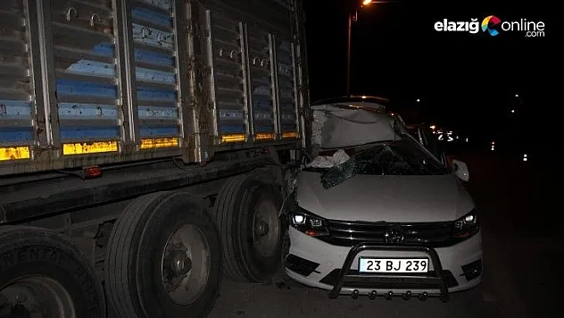 Kazada savrulan araç tırın altına girdi, sıkışan yaralı kurtarıldı