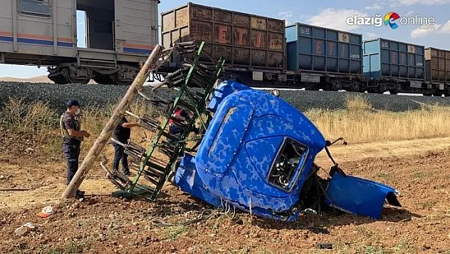 Kazada traktör ikiye bölündü!