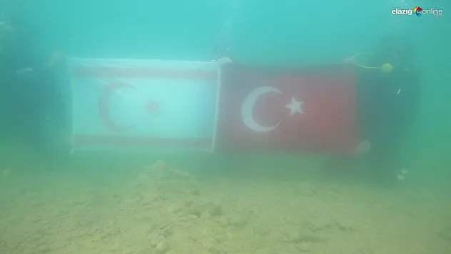 Keban Baraj Gölü'nde Kıbrıs Barış Harekatı anısına dalgıçlardan özel gösteri