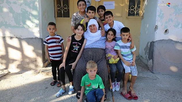 Keban'lı Saniye nineden örnek davranış! Evindeki odayı çocuklara eğitim yuvası yaptı