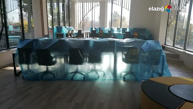 Kısa süre önce açılan dijital kütüphane ilk yağmurda su akıttı!