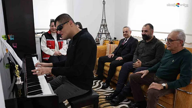 İşte Elazığlı Mehmet'in azim dolu yolculuğu: Dört enstrüman, bir derece!