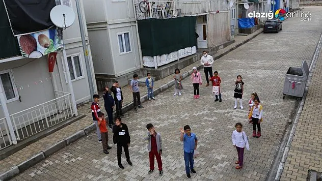 Konteyner kentlerde çocukların bayram sevinci