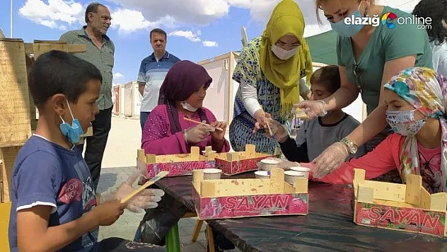 Konteyner kentte çocuklar, kütüphane için boyama etkinliği yaptı