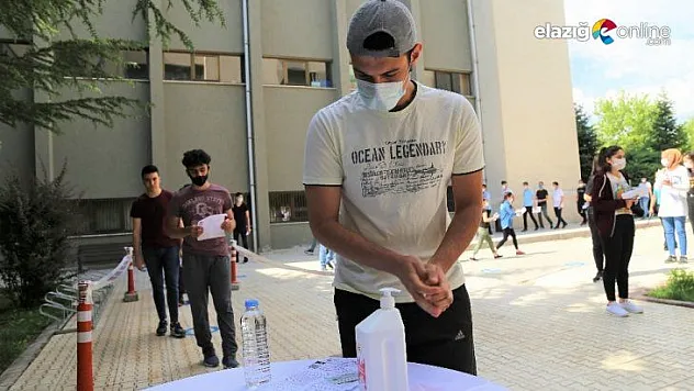 Korona gölgesinde ilk kapsamlı sınav, önlemler dahilinde başladı