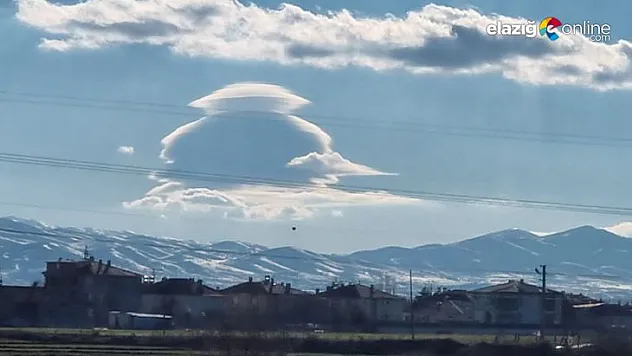 Kovancılar'da beliren mercek bulutu ilgiyle izlendi