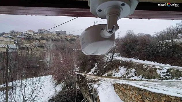 Köye güvenlik kamerası kurdular, 24 saat takip ediyorlar