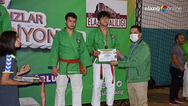 51 ilden 449 sporcunun katıldığı Kuraş Türkiye Şampiyonası, sona erdi