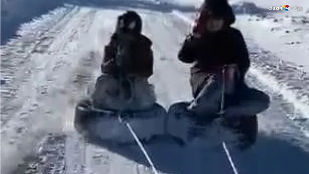 Elazığ'da tehlikeli ama eğlenceli anlar: Otomobil arkasında kar keyfi