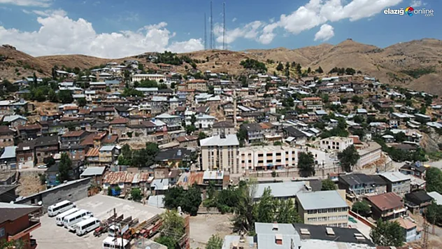 Maden ilçesinde ağır hasarlı binalara girişler yasaklandı