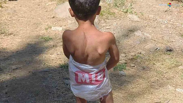 Poşetten Mayo Olur mu? İşte Minik Çocuğun Yaratıcı Çözümü!