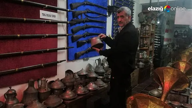 40 bine yakın eserle antika dükkanında zamanda yolculuk